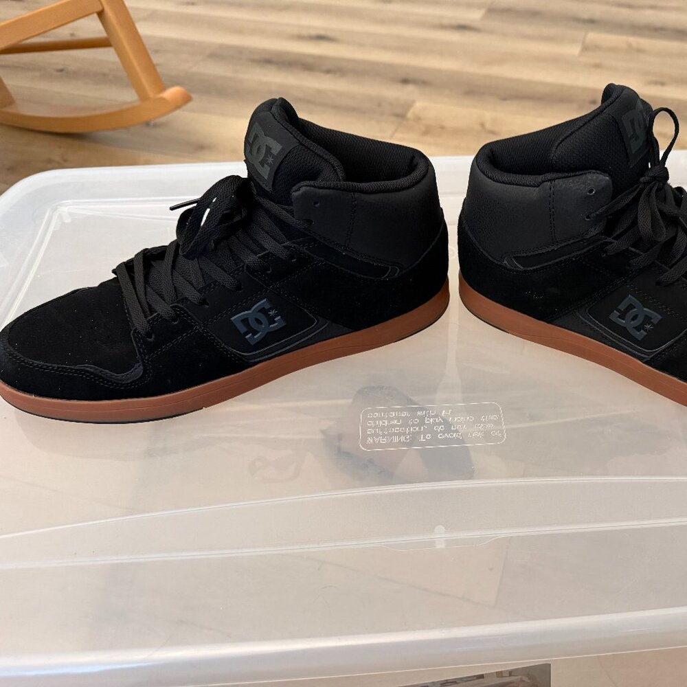 DC Shoes Cure High top almost new size 12